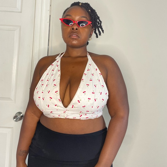 CHERRY RUCHED WHITE AND RED HALTER TOP - Picture 5 of 5